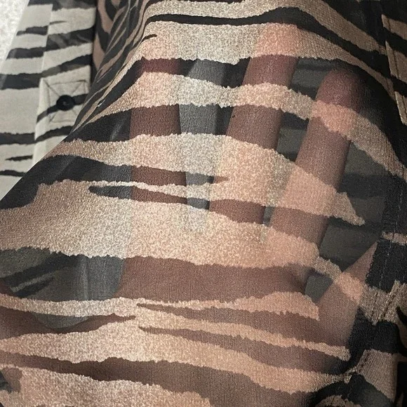 Chicos Tiger Button-Up Silk Blouse Womens 2X Casual Chic Mature Layering‎ Sheer - Picture 2 of 8